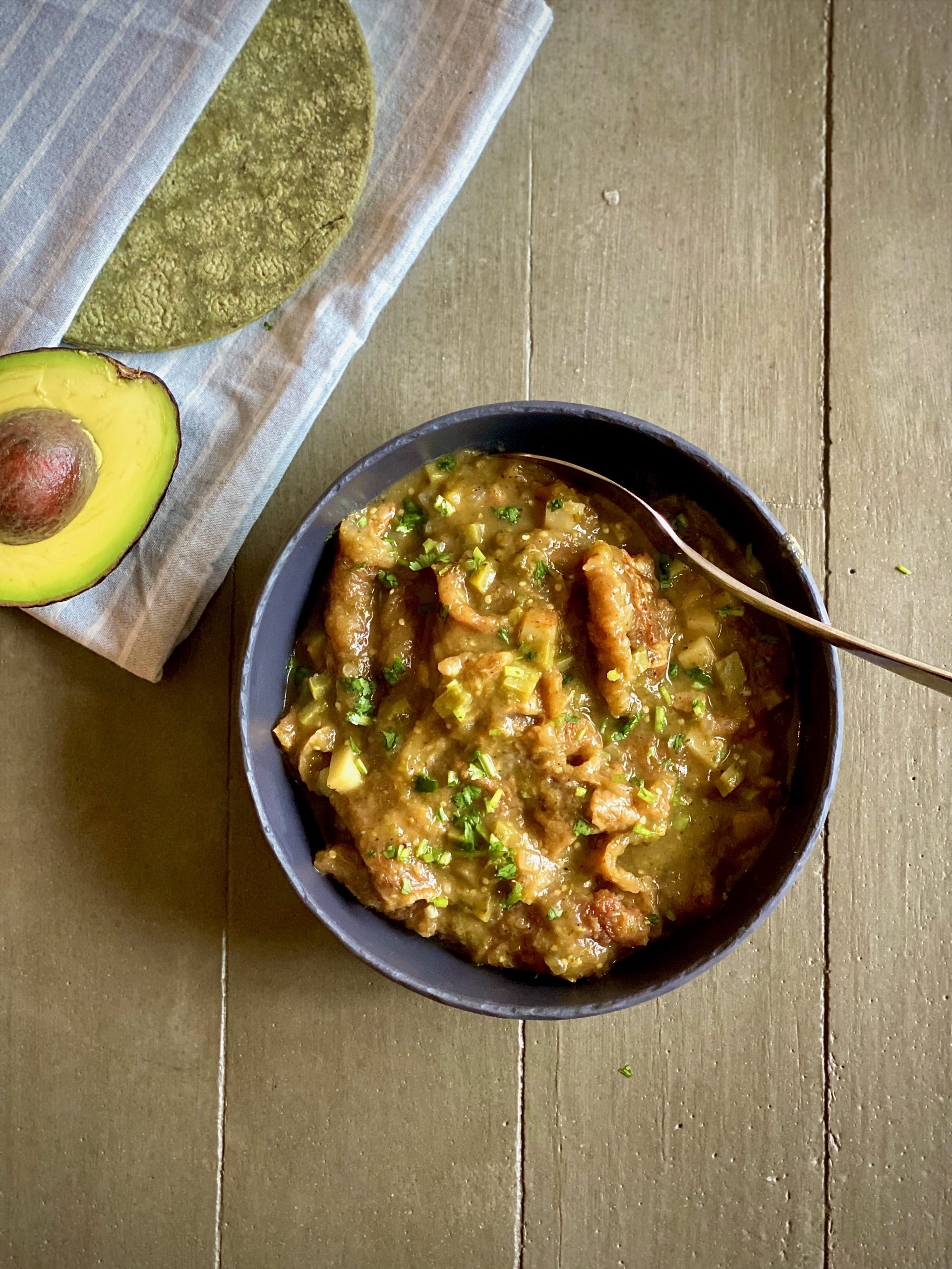 Receta de Chicharrón en salsa verde con nopales y papas - Instant Blog